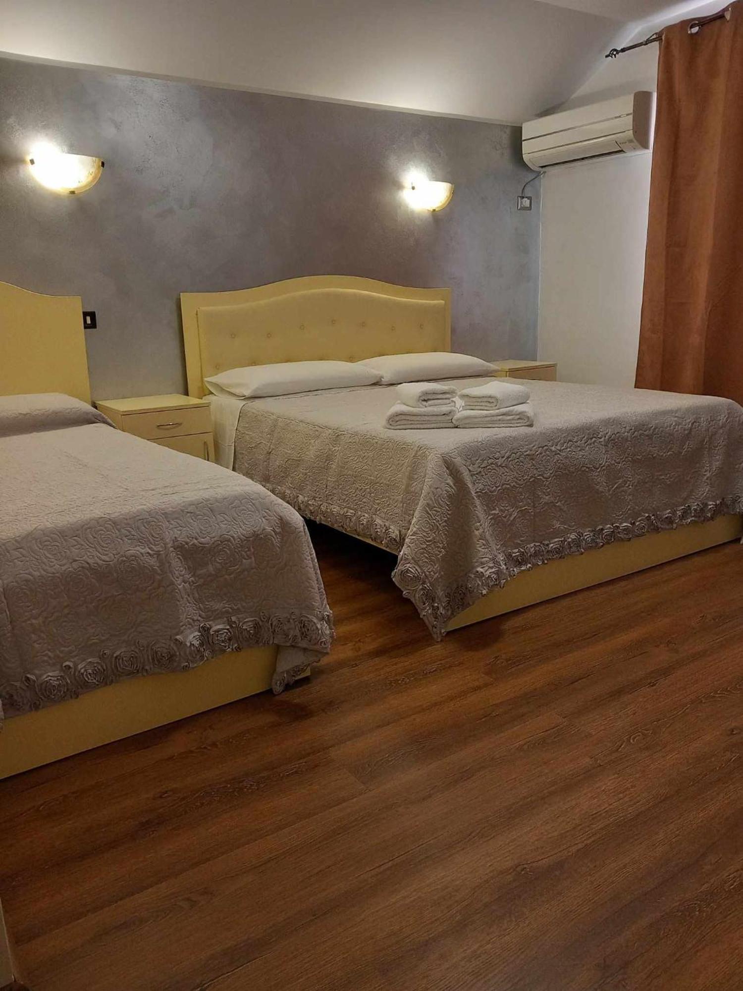 Casa Rasaritul Soarelui Sarichioi Hotel ภายนอก รูปภาพ